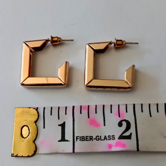NEW Faux Gold Square Heavyweight Hoops - Picture 2 of 2